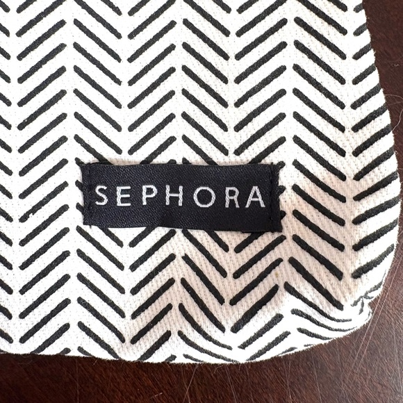 Sephora + NOMI, Chevron Clutch Wristlet Cosmetic Bag, Black and White - Picture 4 of 5